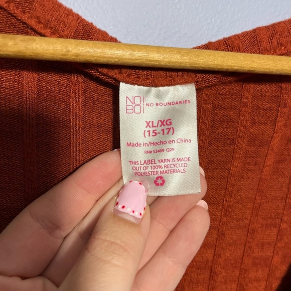 🦋Ribbed knotted top🦋 - Picture 4 of 4